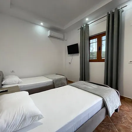 בית הארחה Panoramic View Xhanari